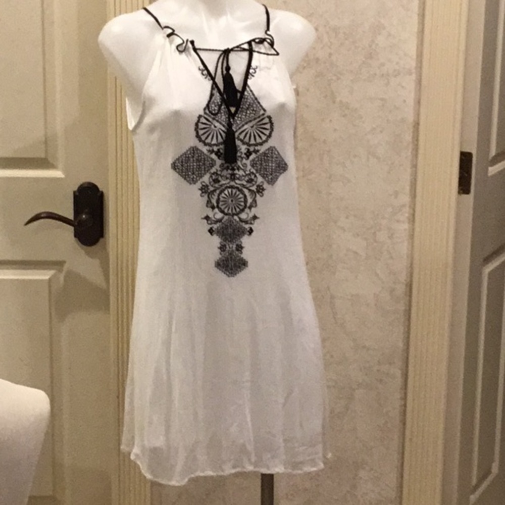 Cream halter fun dress size med worn once